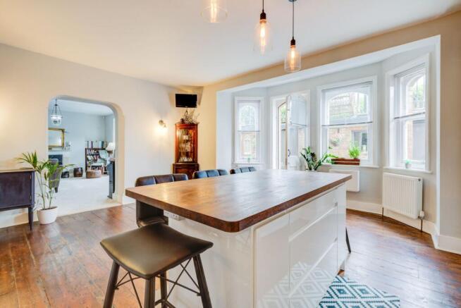 2 bed property, in Wilton House, £390,000