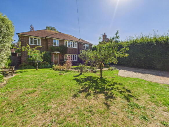 6 bed property, in Salvington Hill, £900,000