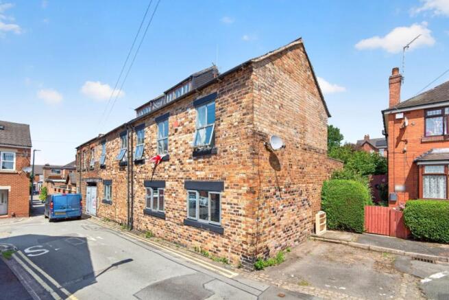 3 bed property, in 126a Leonard Street, £85,000