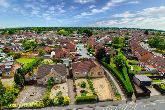 2 bed property, in Fossland View, £250,000