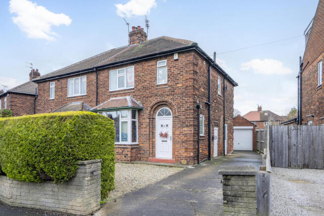 4 bed property, in Melrosegate, £400,000
