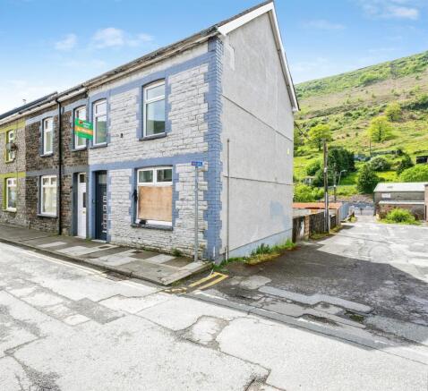 2 bed property, in Canning Street, £115,000