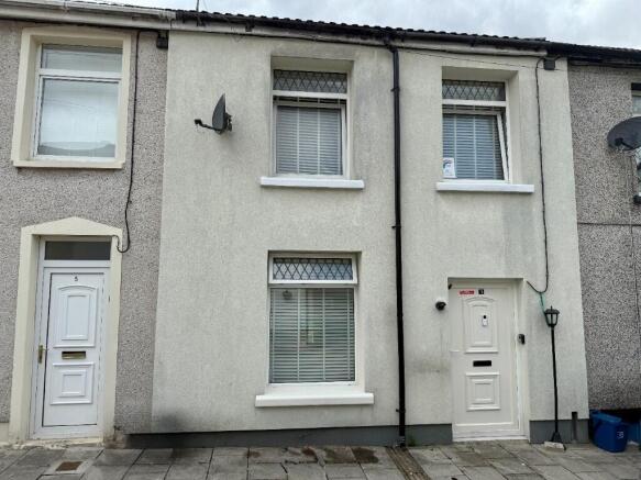 3 bed property, in Morlais Street, £125,000