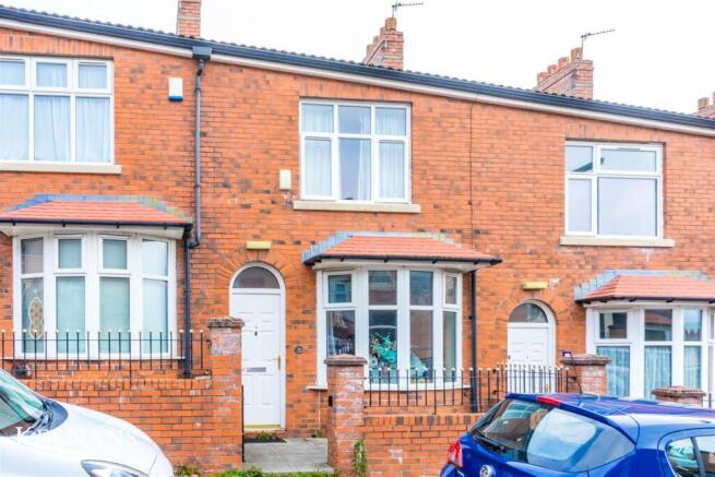 2 bed property, in Grindleton Road, £120,000