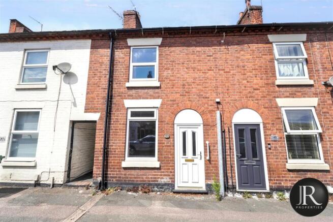 2 bed property, in Arch Street, £130,000