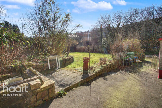 3 bed property, in Avon Road, £300,000