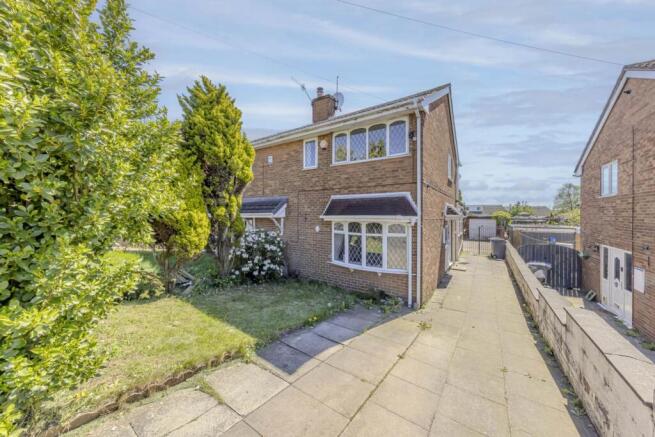 3 bed property, in Newmount Road, £175,000
