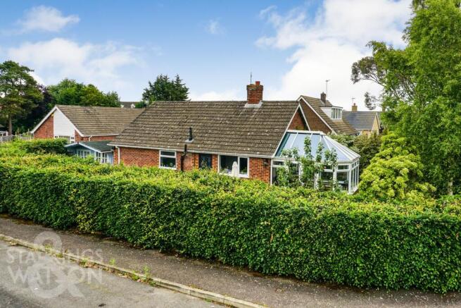 3 bed property, in Briar Close, £365,000