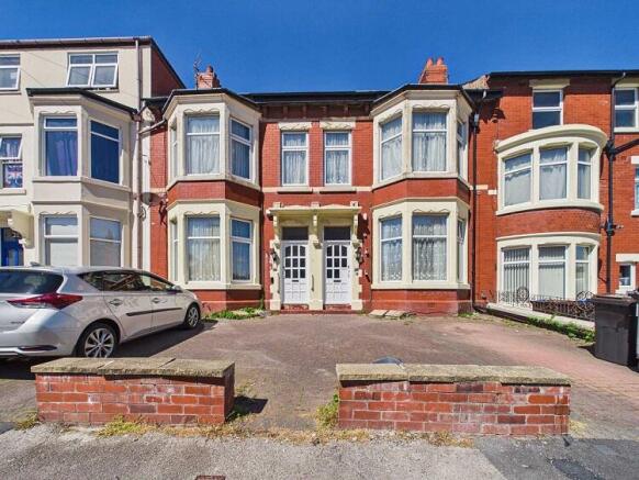 Land, in 22-24 Knowle Avenue, £395,000