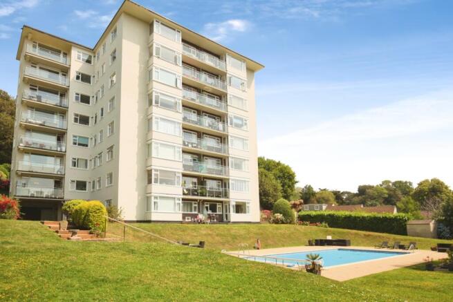 2 bed property, in Lower Warberry Road, £160,000