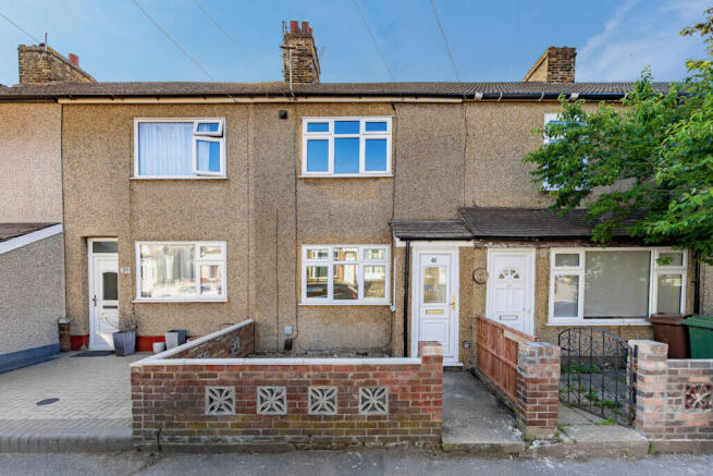 3 bed property, in 41 Maple Road, £325,000