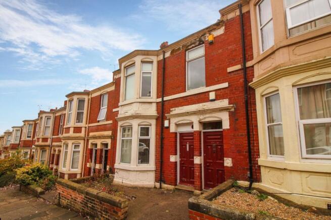 2 bed property, in Greystoke Avenue, £150,000