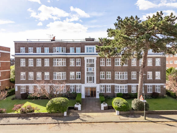 2 bed property, in The Downs, £695,000
