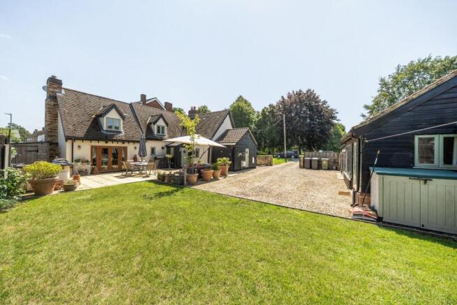 4 bed property, in The Green, £750,000