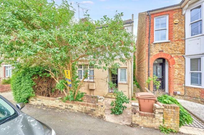 3 bed property, in 83 Bishop Road, £190,000
