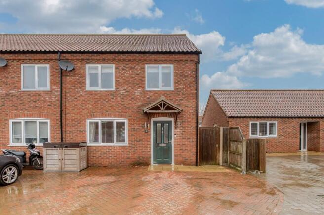 3 bed property, in Tony Scase Court, £270,000