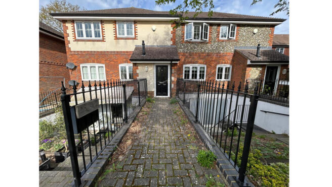 2 bed property, in 4 Paddock Gate (known as 3 Paddock Gate) and Parking Space, £100,000