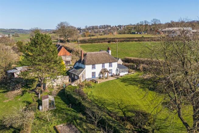 3 bed property, in Hawkchurch, £750,000