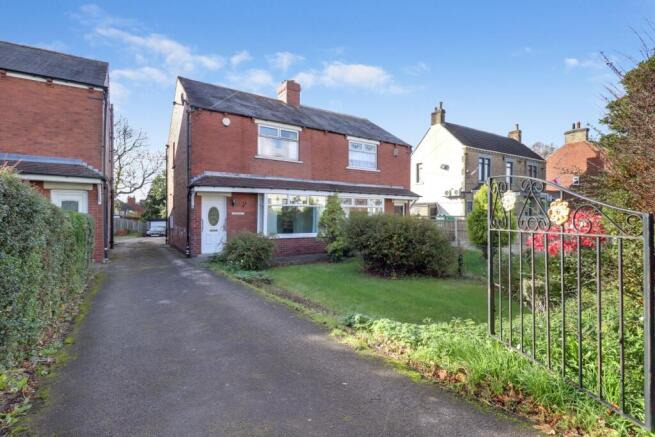 2 bed property, in Mill Lane, £175,000