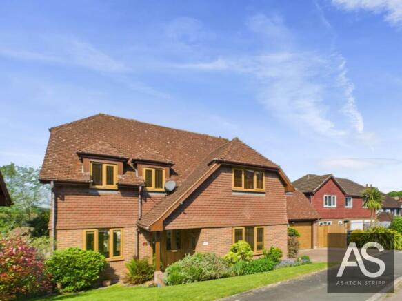 5 bed property, in Truman Drive, £560,000