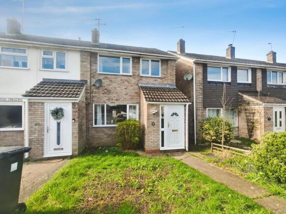 3 bed property, in Hawkwood Crescent, £215,000
