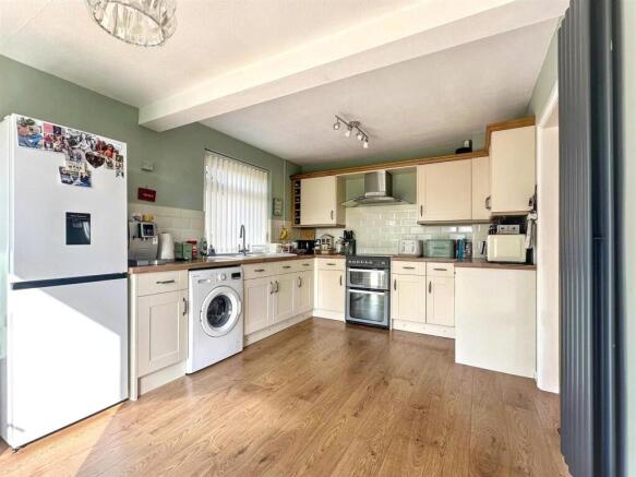 2 bed property, in Thorley Drive, £220,000