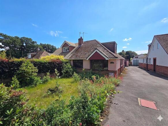 3 bed property, in Heath Road, £325,000