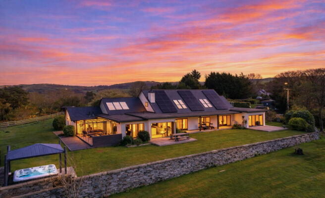 5 bed property, in Garth Road, £2,900,000