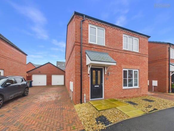 4 bed property, in Tayberry Way, £310,000