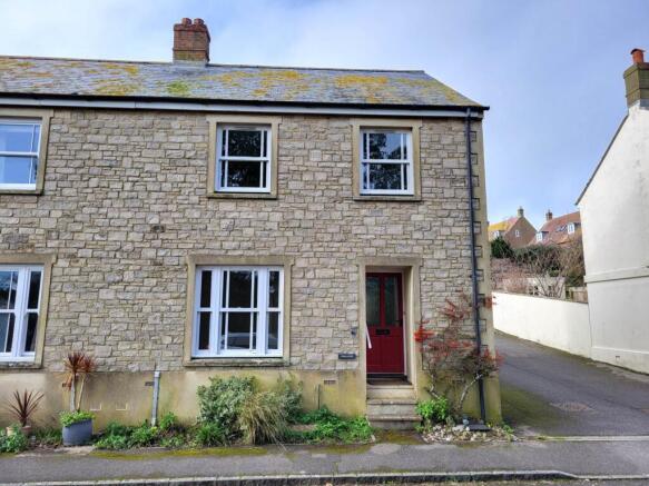 3 bed property, in Double Common, £375,000