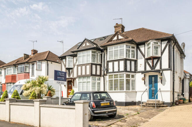 3 bed property, in Rushgrove Avenue, £650,000