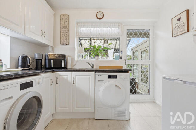3 bed property, in Macmurdo Road, £350,000