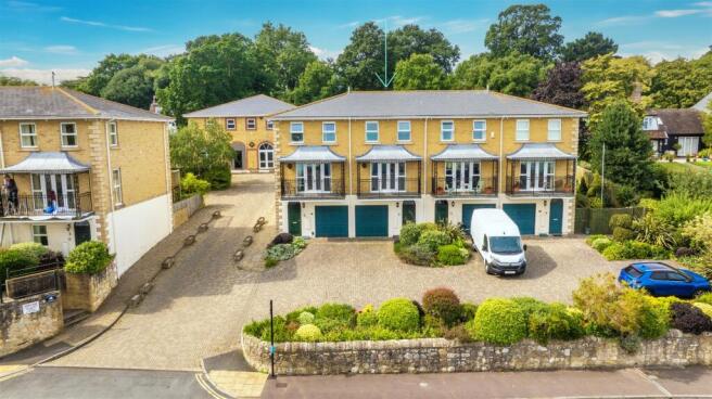 3 bed property, in Cowes, £650,000