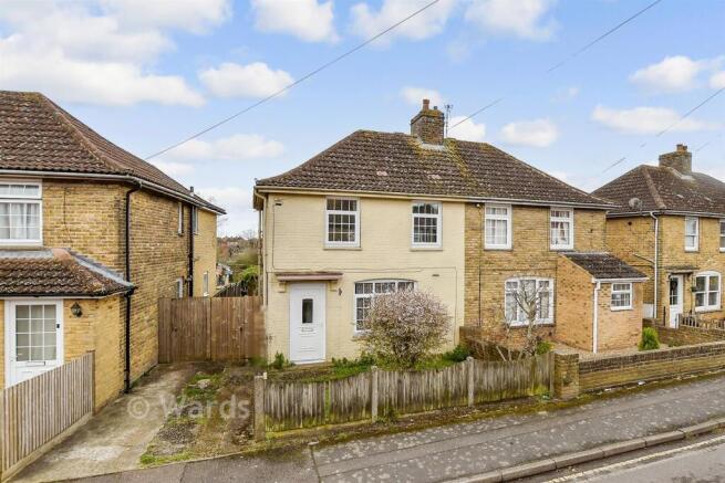 2 bed property, in Milner Crescent, £220,000