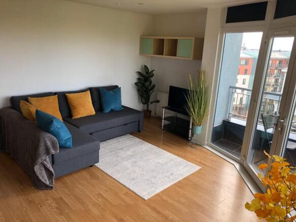 2 bed property, in Lochend Park View, £240,000