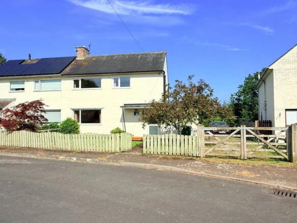 2 bed property, in Faustin Hill, £265,000