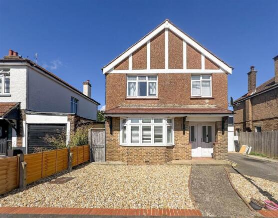 2 bed property, in Linden Road, £235,000