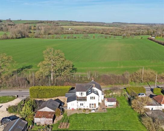 4 bed property, in Cuddington, £825,000