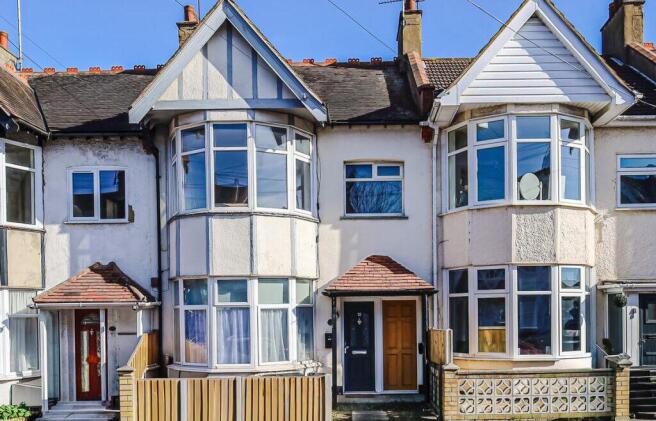 2 bed property, in 18A Southview Drive, £145,000