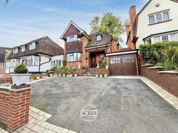 3 bed property, in Cherry Orchard Road, £390,000