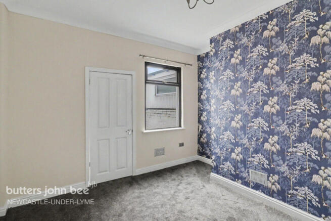 2 bed property, in Heathcote Street, £120,000