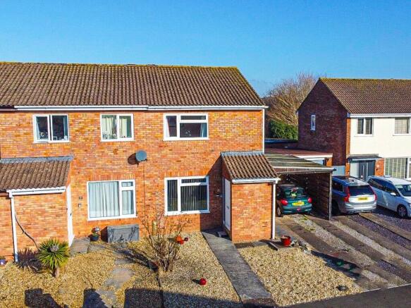 3 bed property, in Hamlyn Close, £240,000
