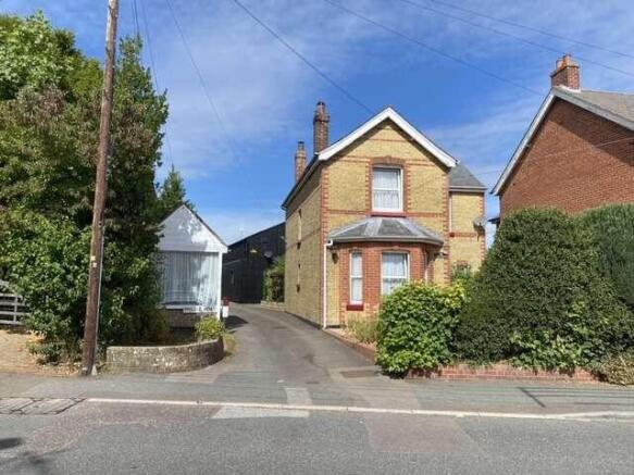 3 bed property, in Stone Street, £395,000