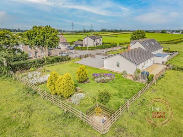 2 bed property, in Sunset View, £265,000