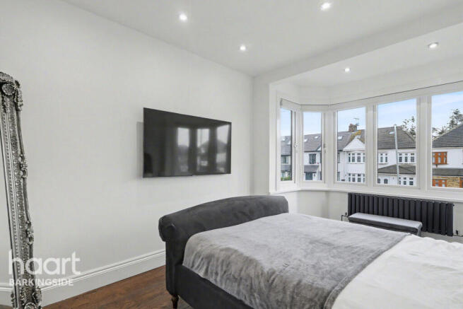 3 bed property, in Wensleydale Avenue, £600,000