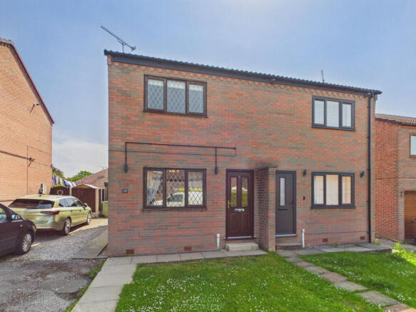 2 bed property, in Severn Crescent, £150,000