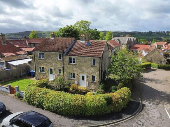 2 bed property, in 1 Yew Tree Close, £250,000