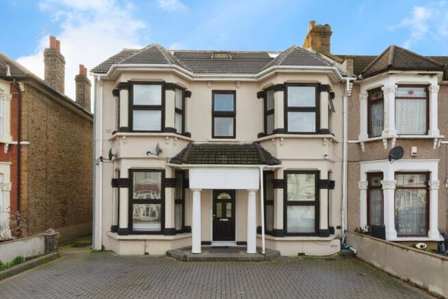 7 bed property, in Grosvenor Road, £995,000