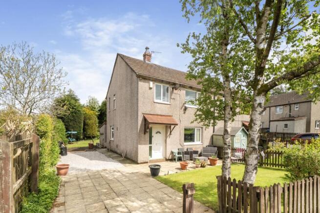 3 bed property, in Rosendale Close, £175,000