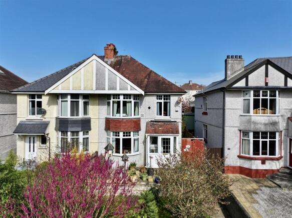 3 bed property, in Plympton, £280,000